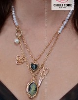 Perličkový náhrdelník s přívěsy a kamejí - Antik Head